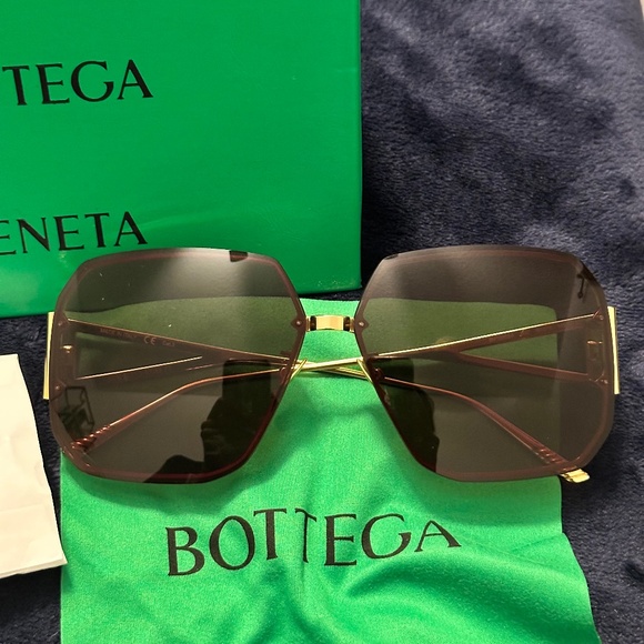 Bottega venetadark brown sunglasses